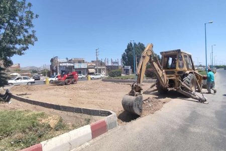 عملیات زیرسازی محل اصلاح هندسی میدان ورودی بدل آباد در کمربندی شهید شرفخانلو جهت آسفالت ریزی